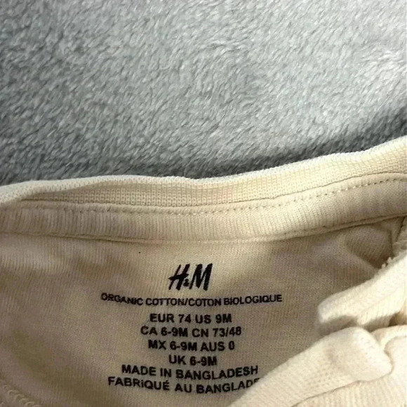 H&M - Organic Cotton cross body long sleeve sweater. Size 9 months - Picture 2 of 4